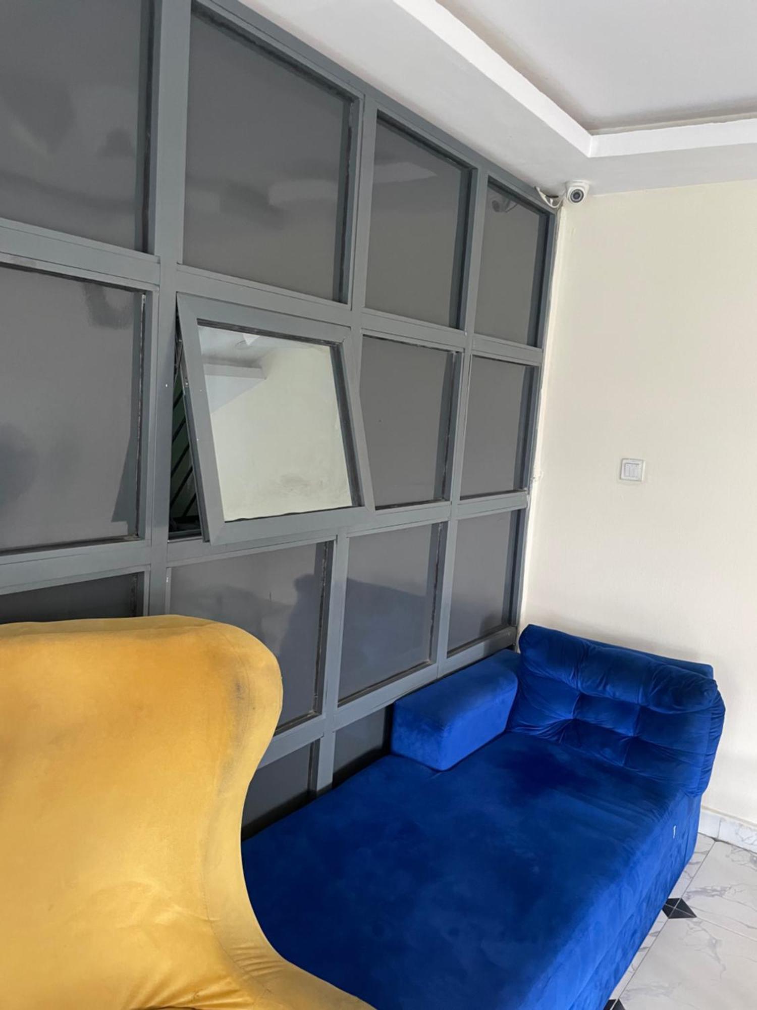 Mirage Lounge Hotel Aja Екстериор снимка