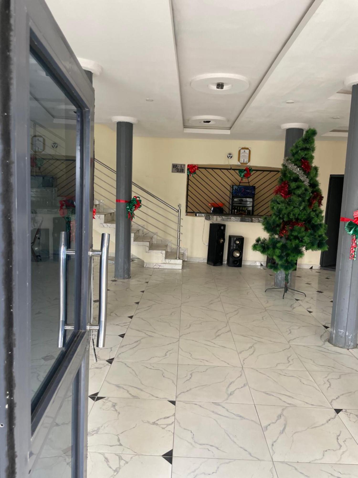Mirage Lounge Hotel Aja Екстериор снимка
